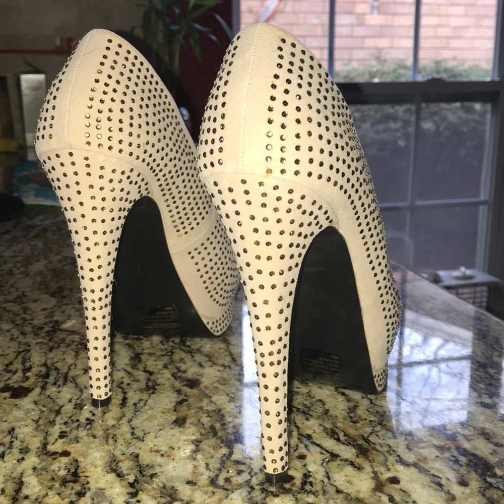 Very High Heels. - Picture 3 of 3